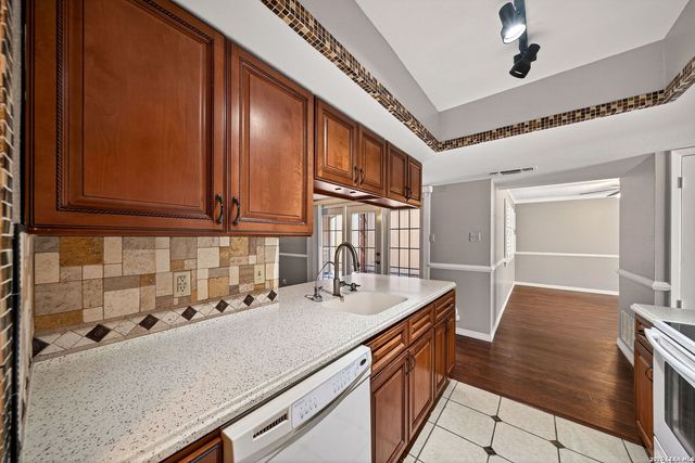 6750 Crown Ridge, San Antonio, TX 78239