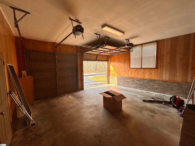 173 Bolt Road, Gray Court, SC 29645