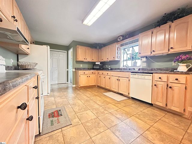 173 Bolt Road, Gray Court, SC 29645