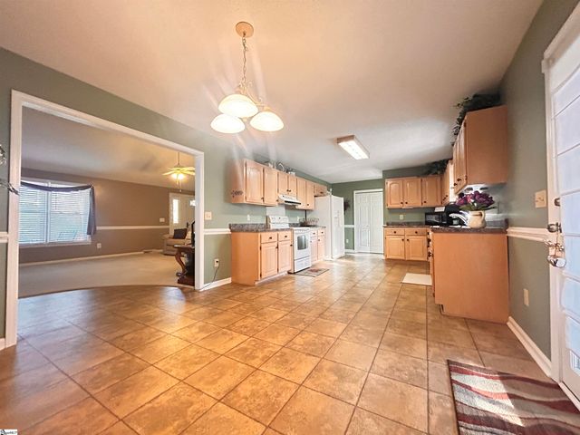 173 Bolt Road, Gray Court, SC 29645