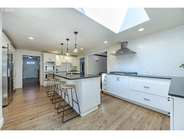1865 TABOR St, Eugene, OR 97401