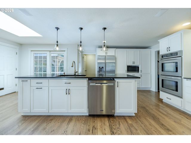 1865 TABOR St, Eugene, OR 97401