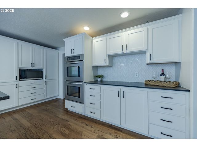 1865 TABOR St, Eugene, OR 97401