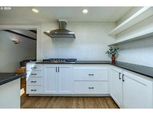 1865 TABOR St, Eugene, OR 97401