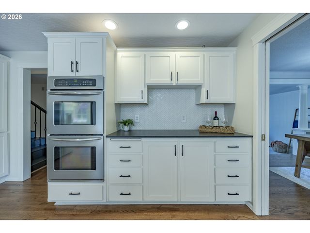 1865 TABOR St, Eugene, OR 97401
