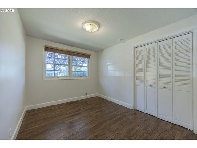 1865 TABOR St, Eugene, OR 97401