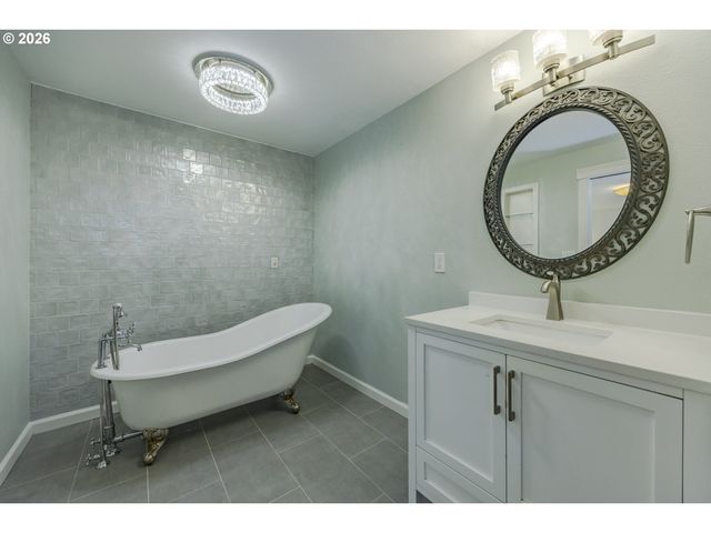 1865 TABOR St, Eugene, OR 97401