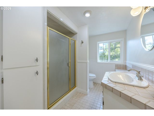 1865 TABOR St, Eugene, OR 97401