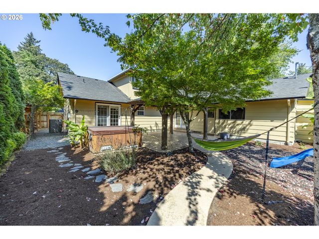 1865 TABOR St, Eugene, OR 97401
