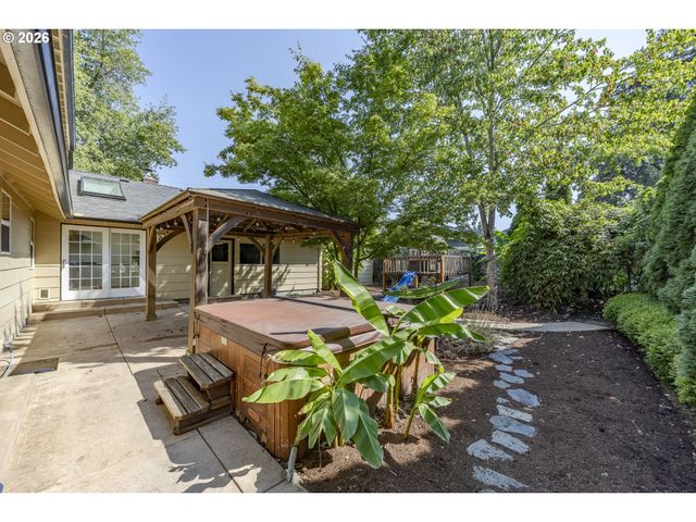 1865 TABOR St, Eugene, OR 97401