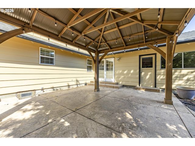 1865 TABOR St, Eugene, OR 97401