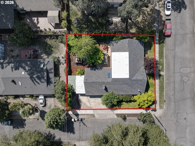 1865 TABOR St, Eugene, OR 97401