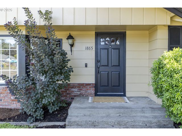 1865 TABOR St, Eugene, OR 97401