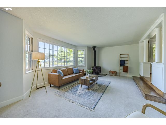 1865 TABOR St, Eugene, OR 97401