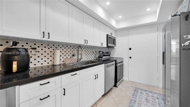 18041 Biscayne Blvd 202, Aventura, FL 33160