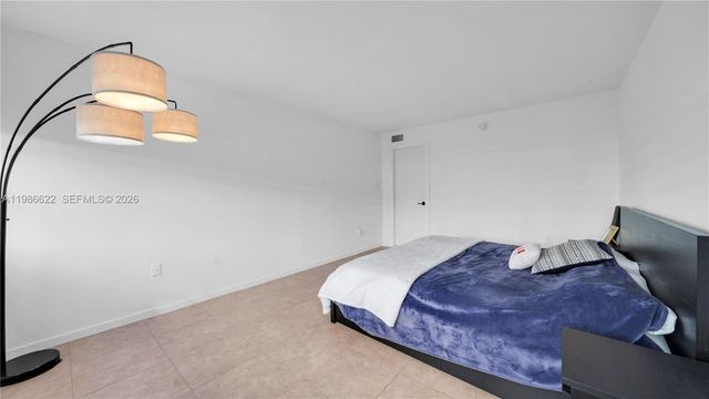 18041 Biscayne Blvd 202, Aventura, FL 33160