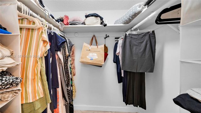 18041 Biscayne Blvd 202, Aventura, FL 33160