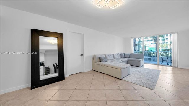 18041 Biscayne Blvd 202, Aventura, FL 33160