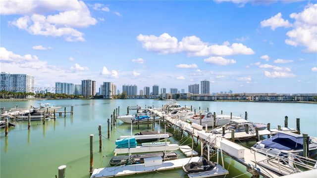 18041 Biscayne Blvd 202, Aventura, FL 33160