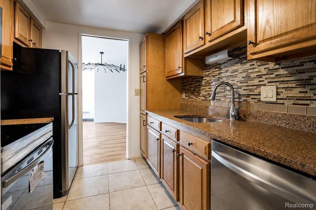 8200 E Jefferson 503, Detroit, MI 48214