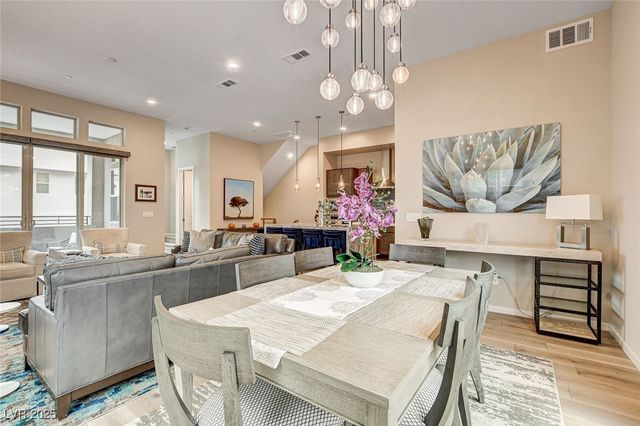 658 Spotted Falcon Street, Las Vegas, NV 89138