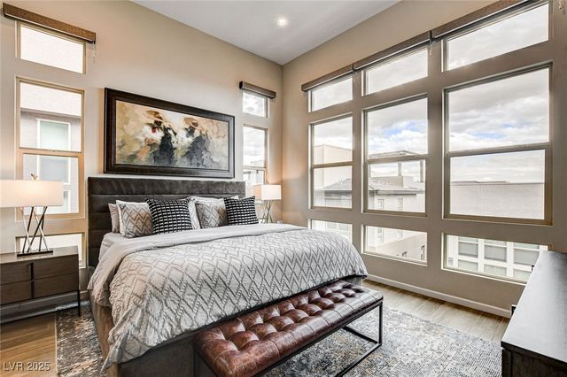 658 Spotted Falcon Street, Las Vegas, NV 89138