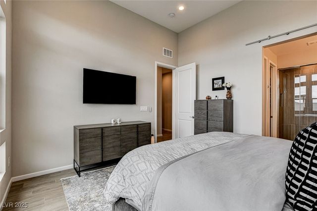 658 Spotted Falcon Street, Las Vegas, NV 89138