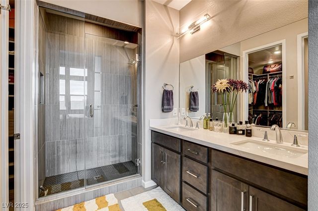 658 Spotted Falcon Street, Las Vegas, NV 89138