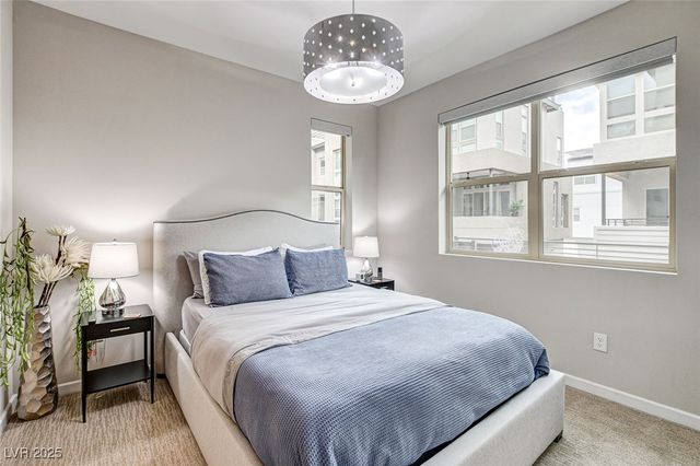 658 Spotted Falcon Street, Las Vegas, NV 89138