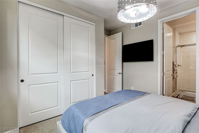 658 Spotted Falcon Street, Las Vegas, NV 89138