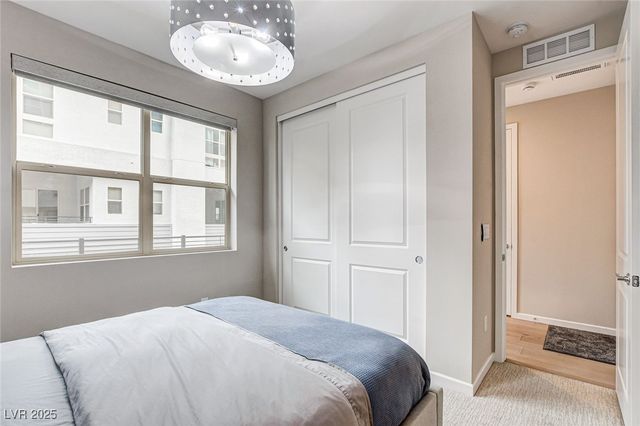 658 Spotted Falcon Street, Las Vegas, NV 89138