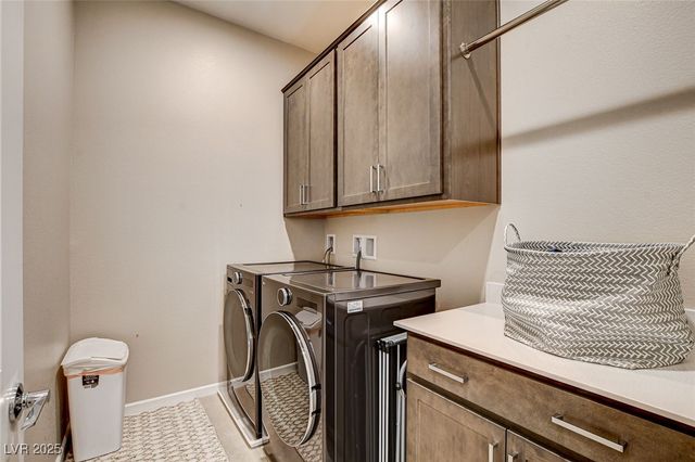 658 Spotted Falcon Street, Las Vegas, NV 89138