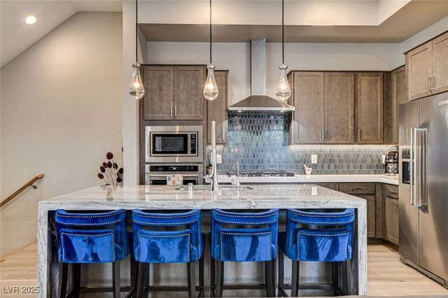 658 Spotted Falcon Street, Las Vegas, NV 89138