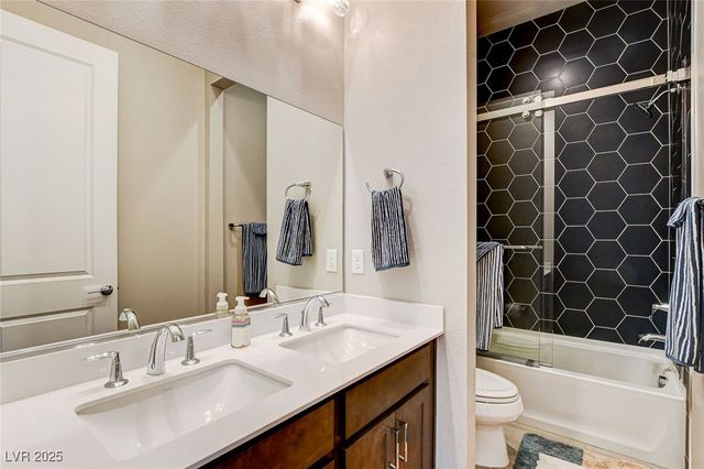 658 Spotted Falcon Street, Las Vegas, NV 89138