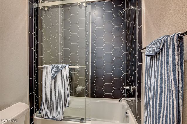 658 Spotted Falcon Street, Las Vegas, NV 89138