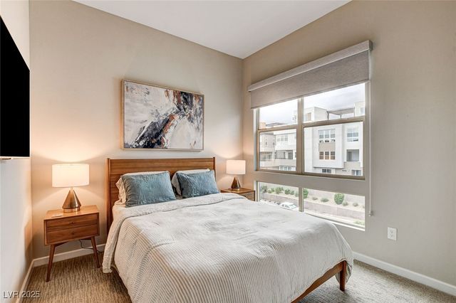 658 Spotted Falcon Street, Las Vegas, NV 89138