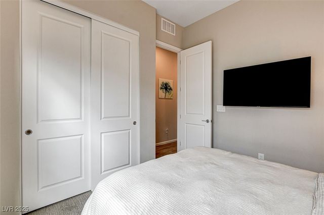 658 Spotted Falcon Street, Las Vegas, NV 89138