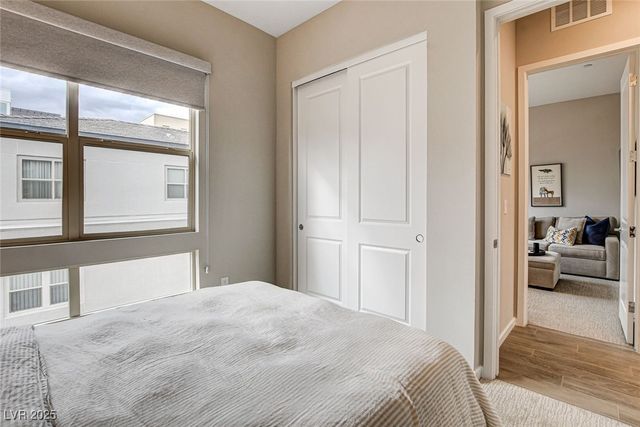 658 Spotted Falcon Street, Las Vegas, NV 89138