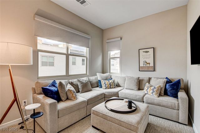 658 Spotted Falcon Street, Las Vegas, NV 89138