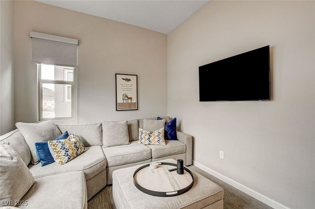 658 Spotted Falcon Street, Las Vegas, NV 89138