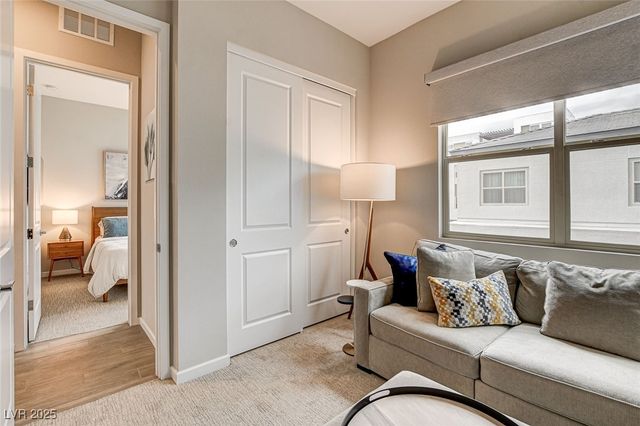 658 Spotted Falcon Street, Las Vegas, NV 89138