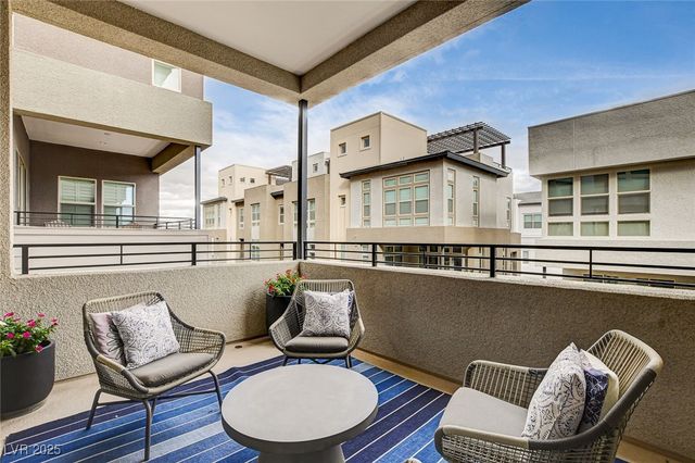 658 Spotted Falcon Street, Las Vegas, NV 89138