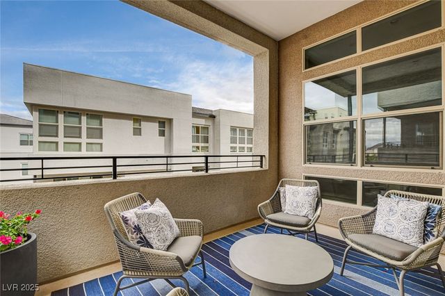 658 Spotted Falcon Street, Las Vegas, NV 89138