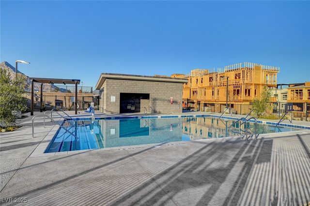 658 Spotted Falcon Street, Las Vegas, NV 89138