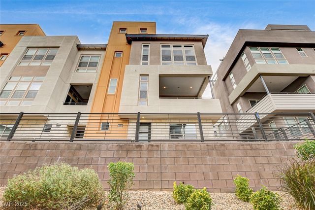 658 Spotted Falcon Street, Las Vegas, NV 89138