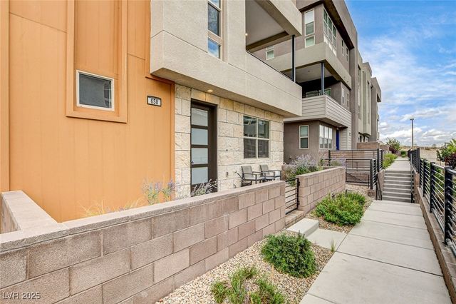 658 Spotted Falcon Street, Las Vegas, NV 89138