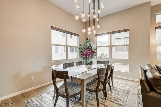 658 Spotted Falcon Street, Las Vegas, NV 89138