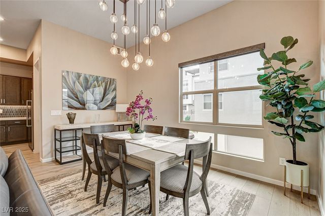 658 Spotted Falcon Street, Las Vegas, NV 89138