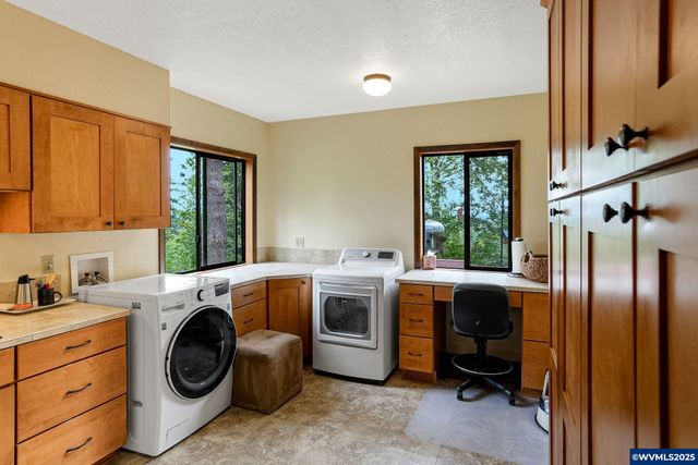 3904 Viewcrest Rd S, Salem, OR 97302