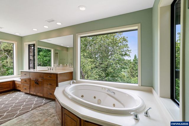 3904 Viewcrest Rd S, Salem, OR 97302